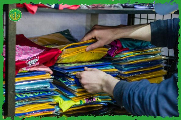 توزيع ملابس جديدة على المدرجين الفقراء والأيتام والمساكين